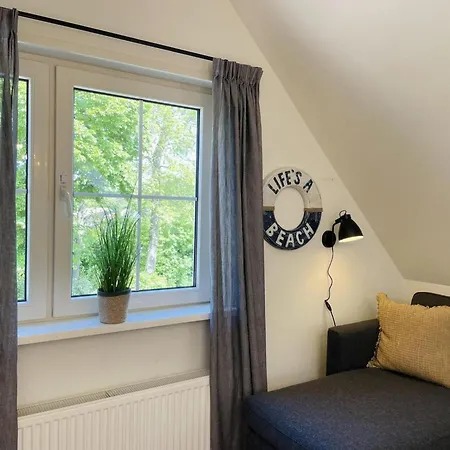 Apartment 3-person Near Forest Sint Maartensvlotbrug