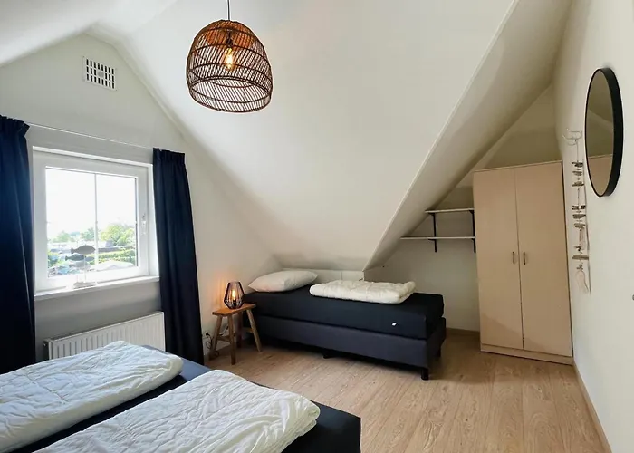 Apartament 3-person Near Forest Sint Maartensvlotbrug